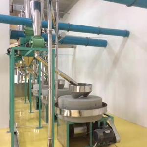 三組石磨面粉機